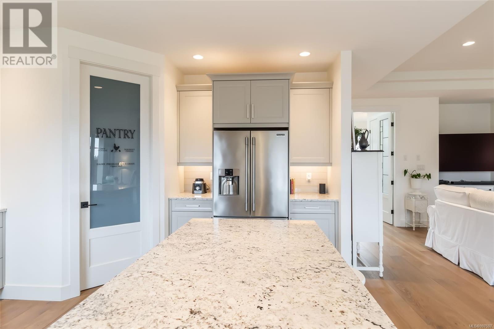 1000 Brookfield Cres, Parksville real estate listing 997597