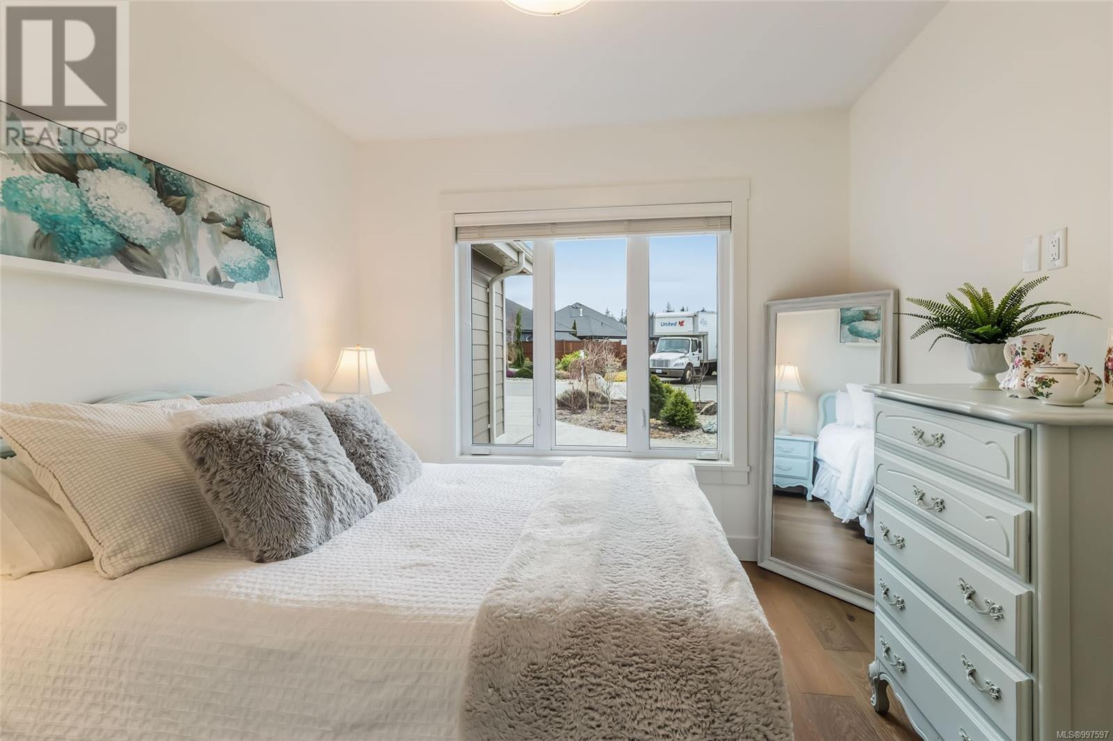 1000 Brookfield Cres, Parksville real estate listing 997597