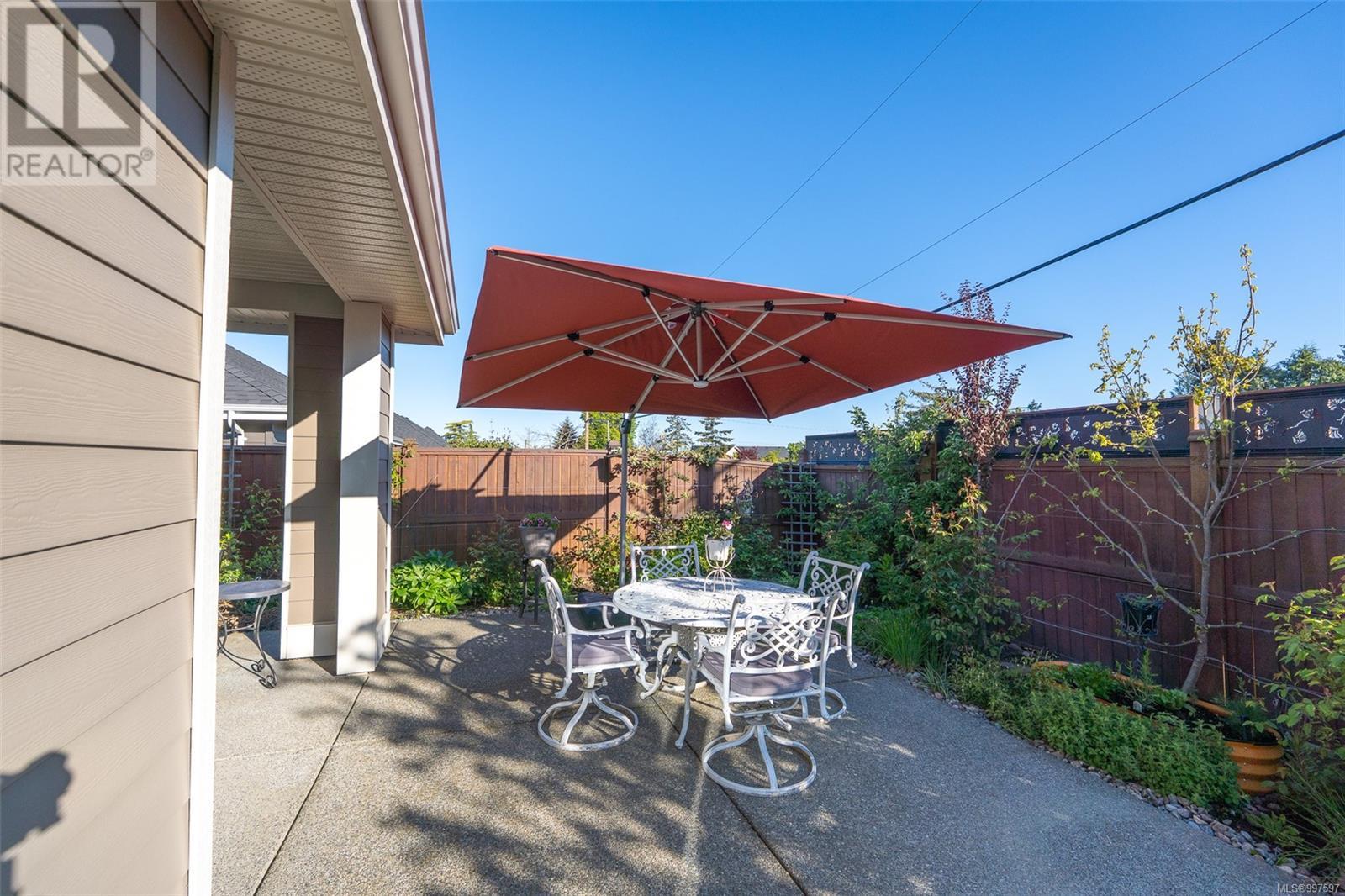1000 Brookfield Cres, Parksville real estate listing 997597