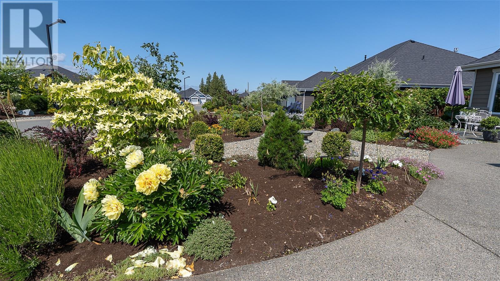 1000 Brookfield Cres, Parksville real estate listing 997597