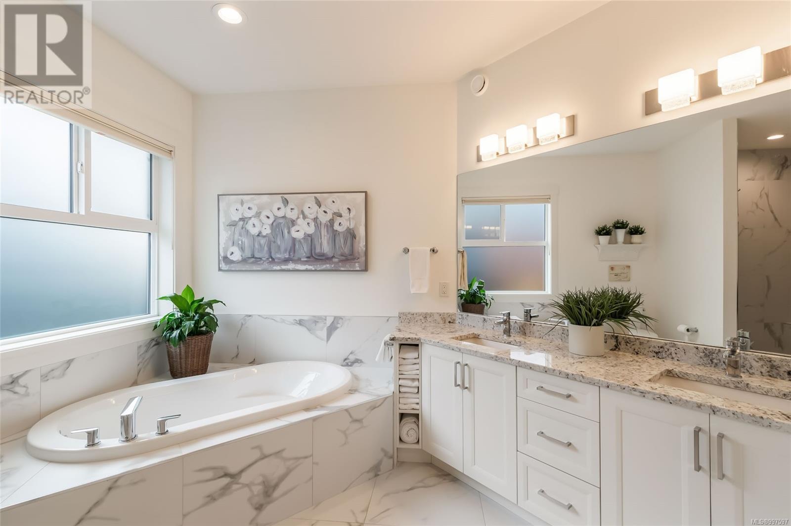 1000 Brookfield Cres, Parksville real estate listing 997597