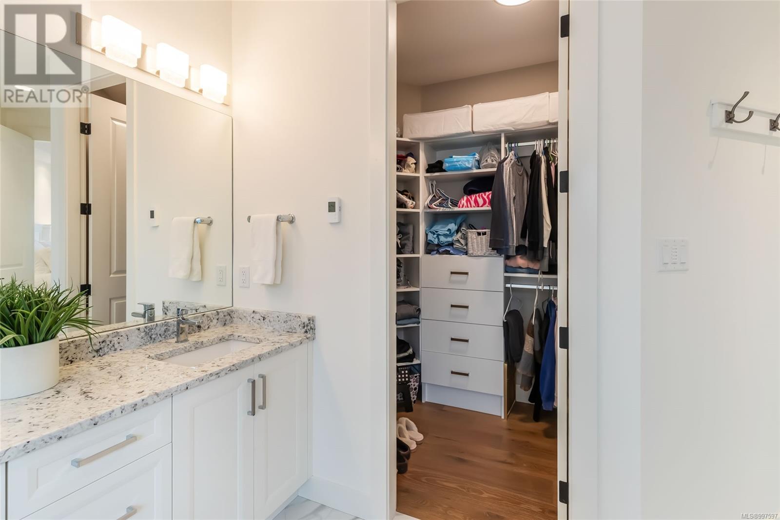1000 Brookfield Cres, Parksville real estate listing 997597