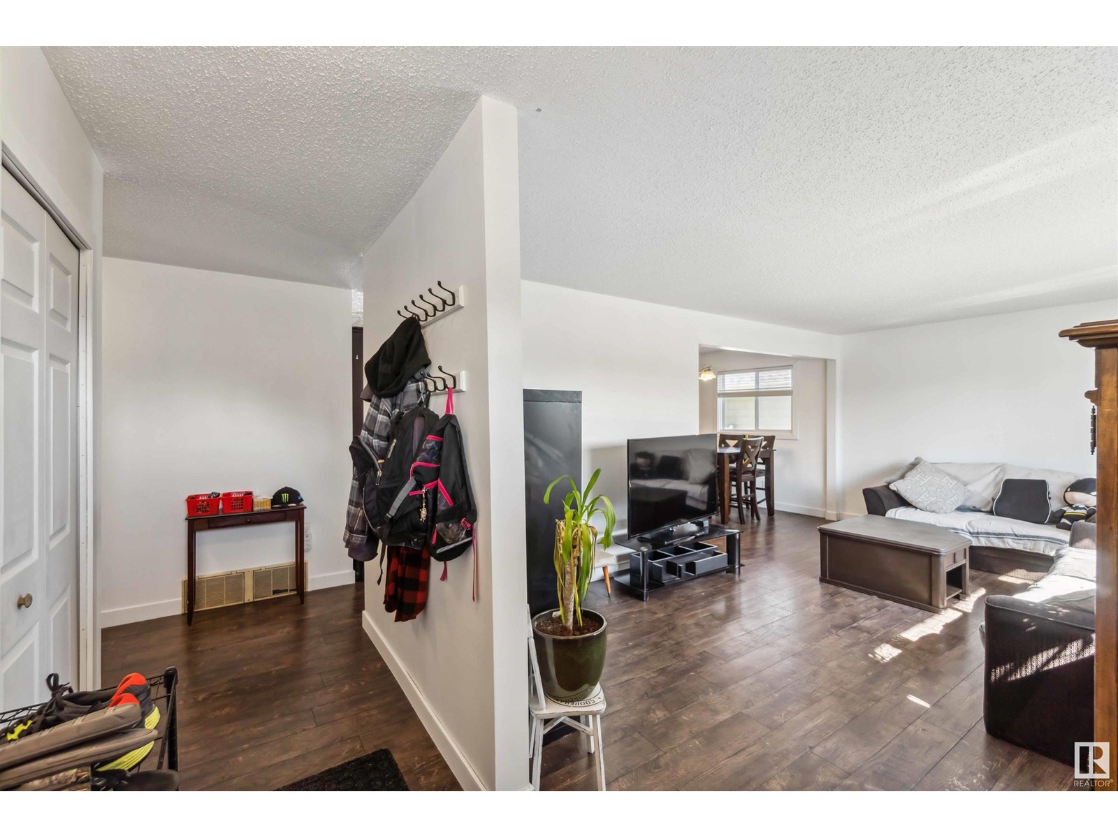 Photo 11 of 5116 59 St, Redwater AB