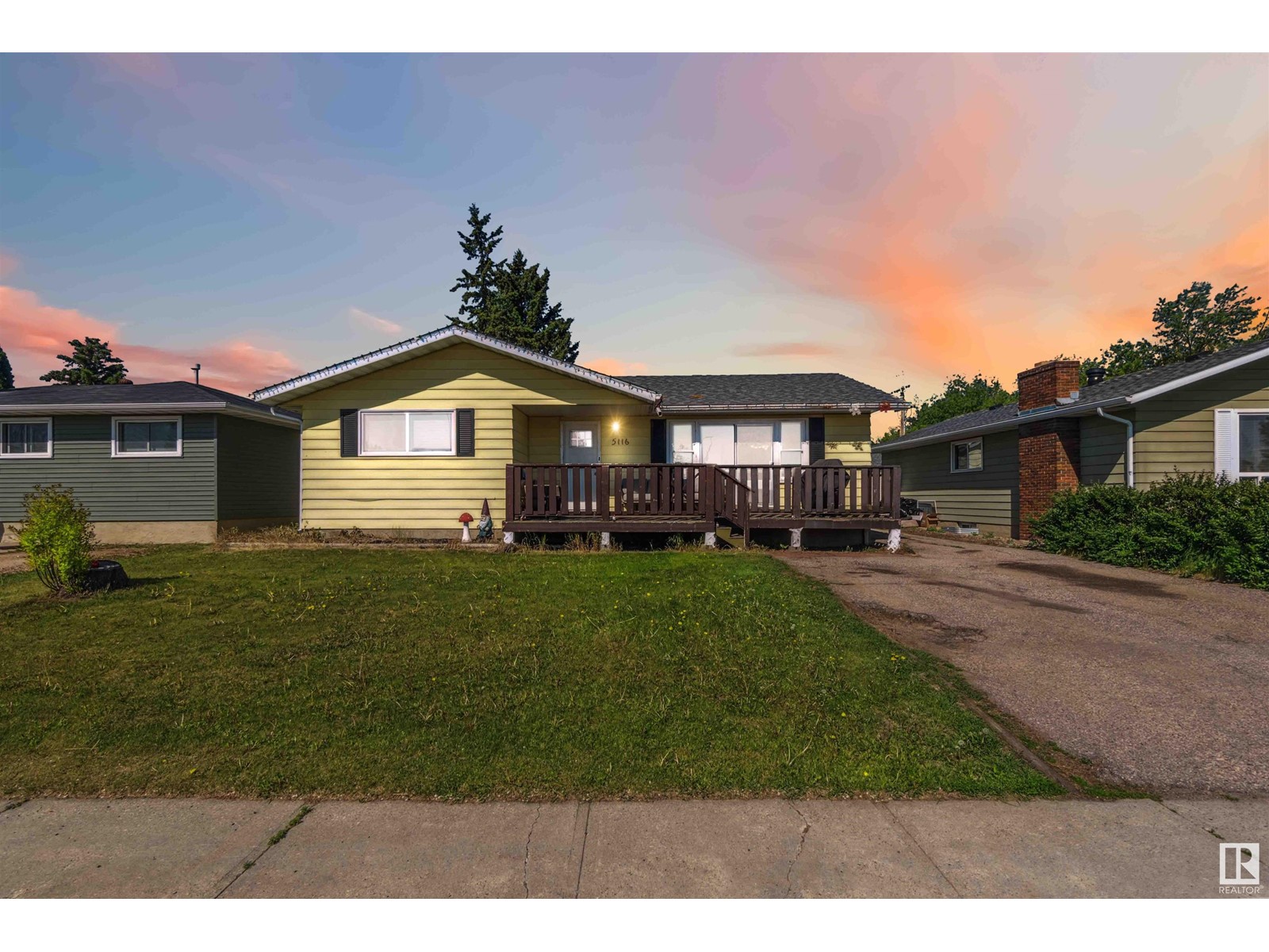 Photo 2 of 5116 59 St, Redwater AB