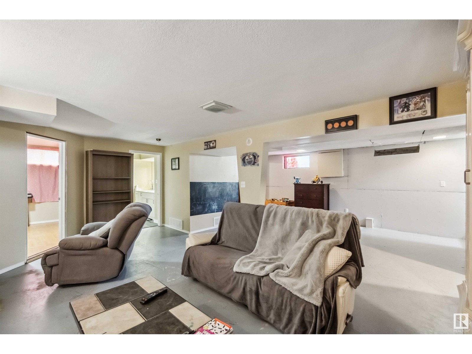 Photo 40 of 5116 59 St, Redwater AB