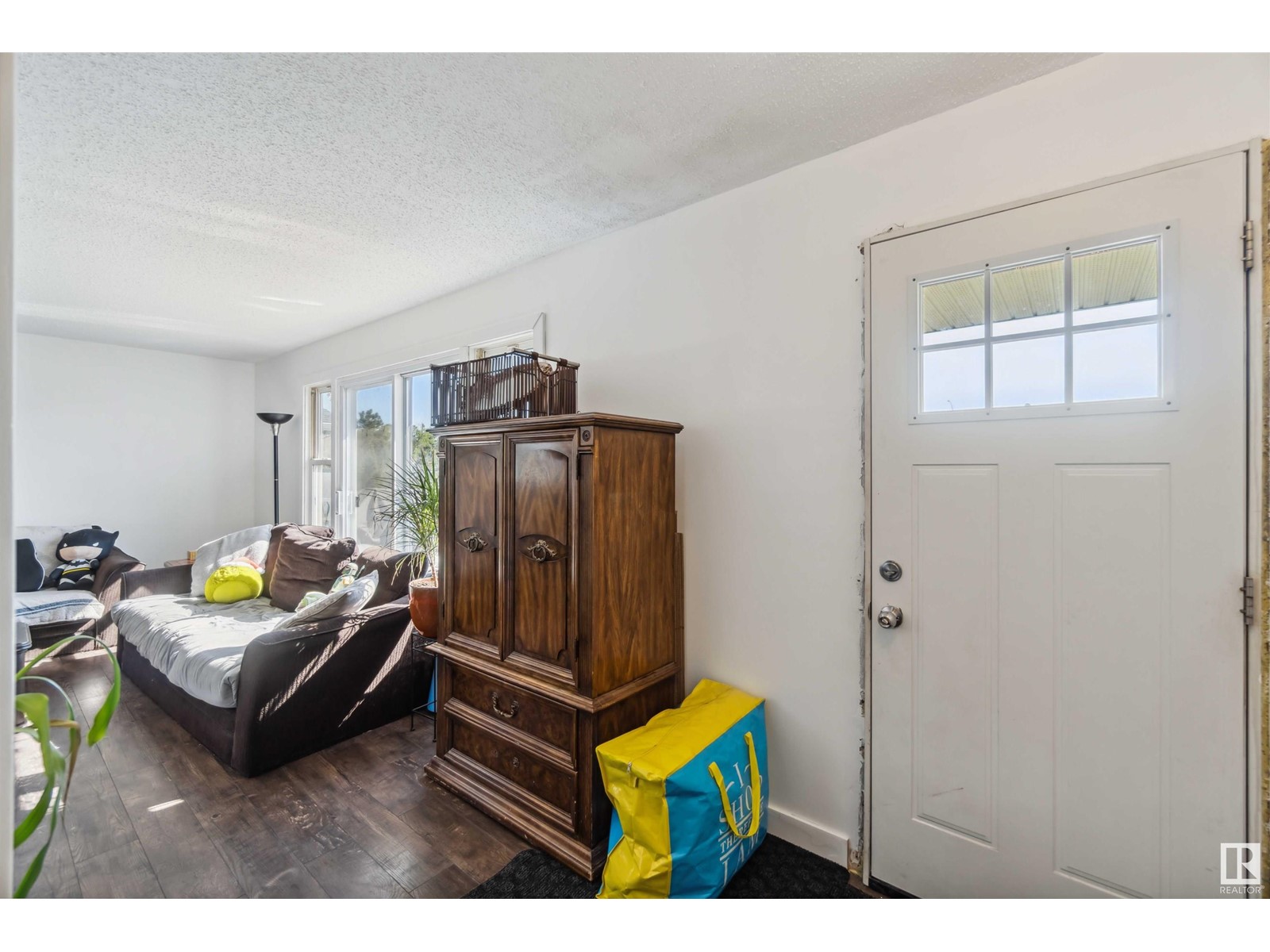 Photo 7 of 5116 59 St, Redwater AB