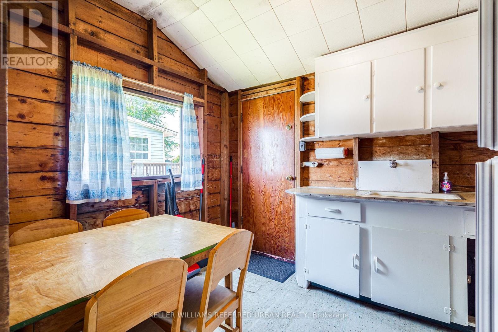 845 LAKESHORE ROAD - 20