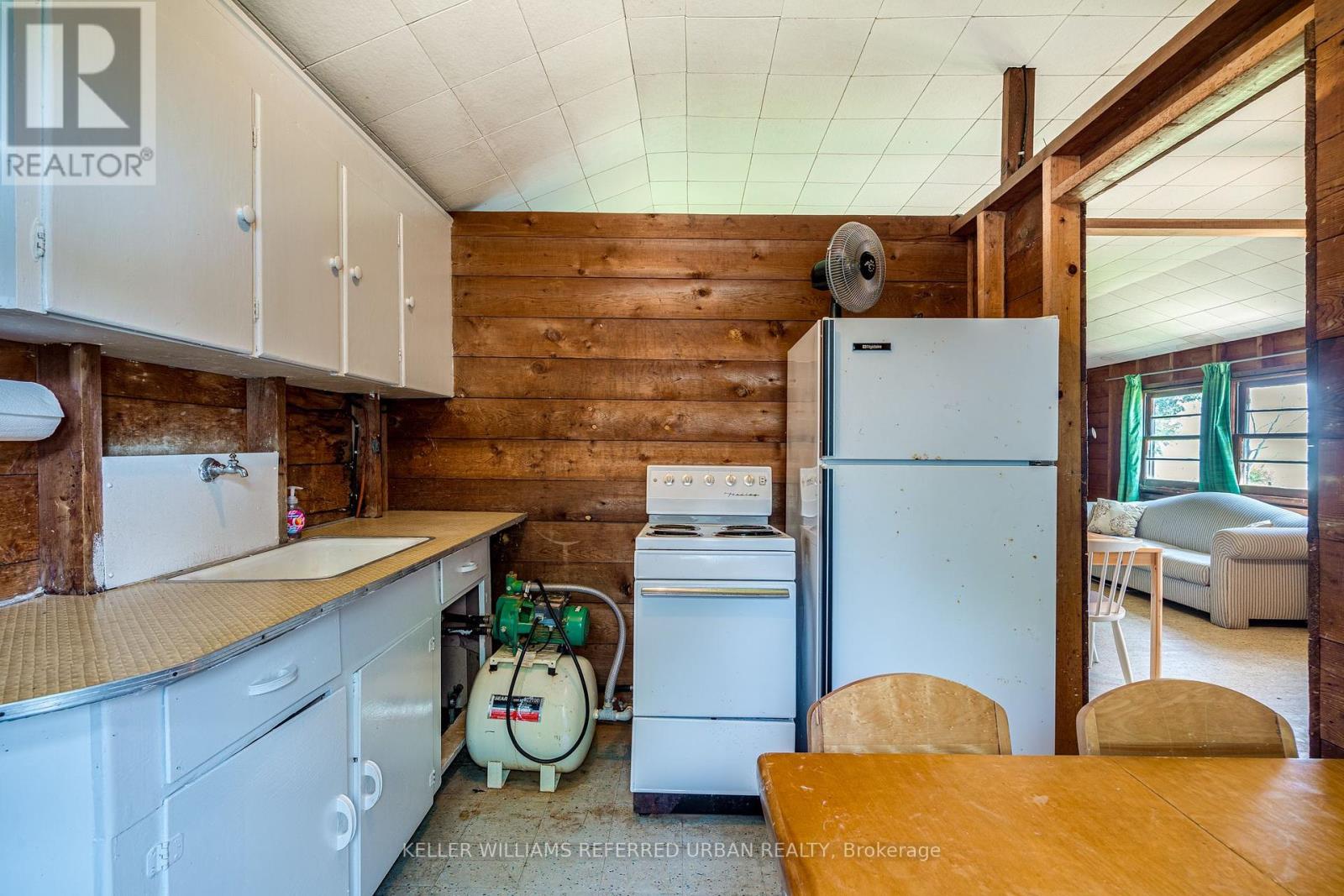 845 LAKESHORE ROAD - 21