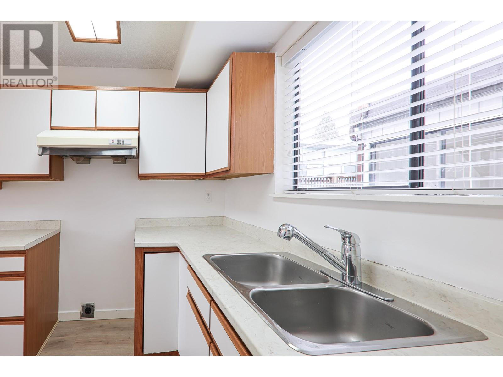 Photo 11 of 864 Pinebrook Place, Coquitlam BC