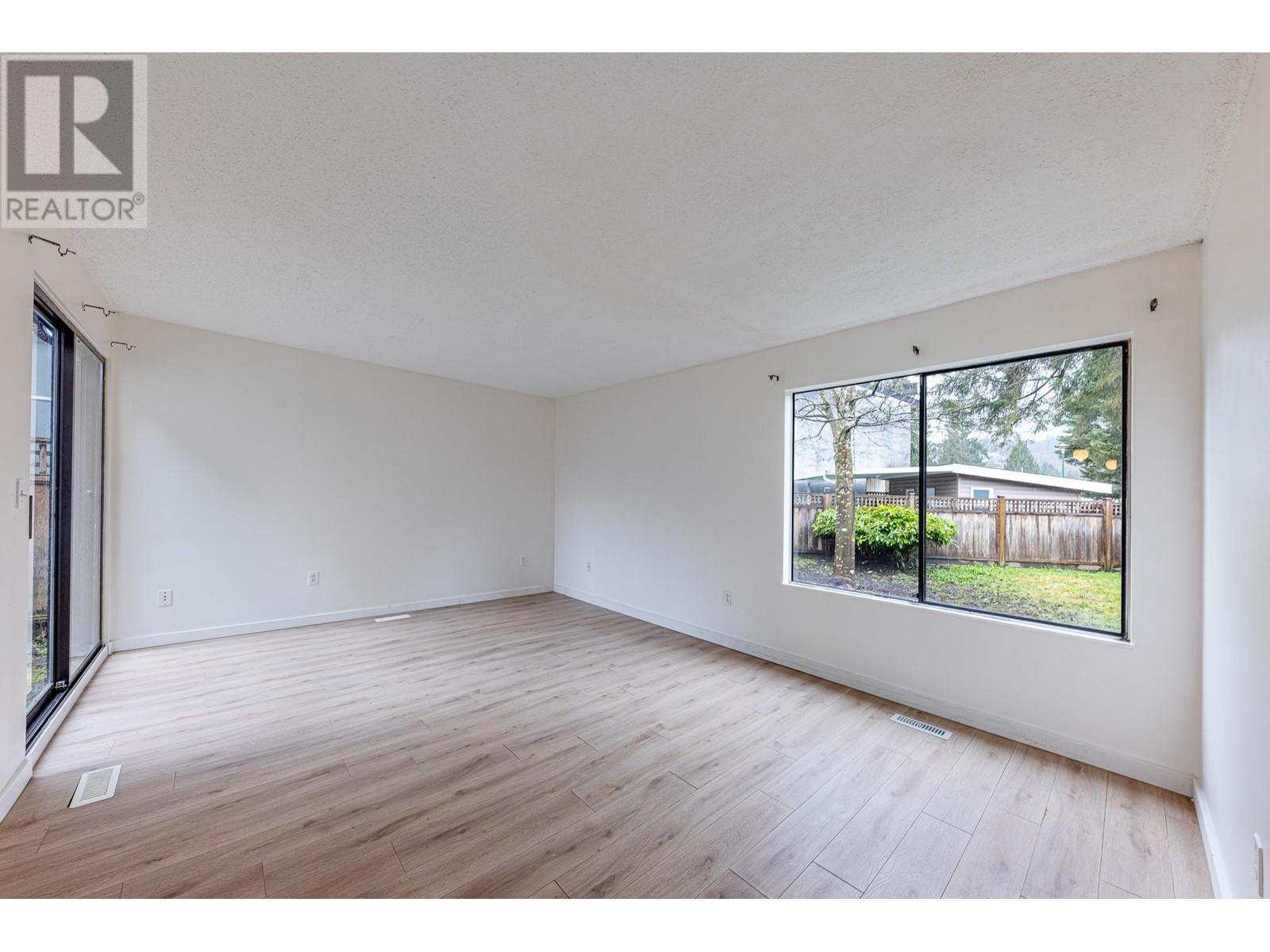 Photo 3 of 864 Pinebrook Place, Coquitlam BC
