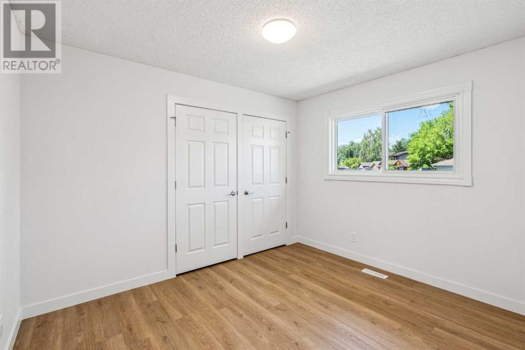 Single Family House Bungalow for Sale in  midridge Close SE Midnapore Calgary 