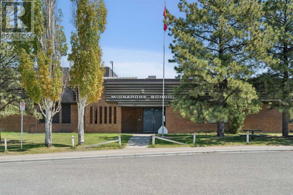 Single Family House Bungalow for Sale in  midridge Close SE Midnapore Calgary 