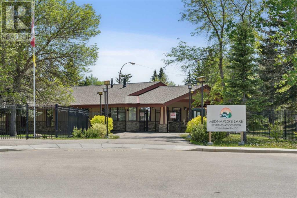 Single Family House Bungalow for Sale in  midridge Close SE Midnapore Calgary 