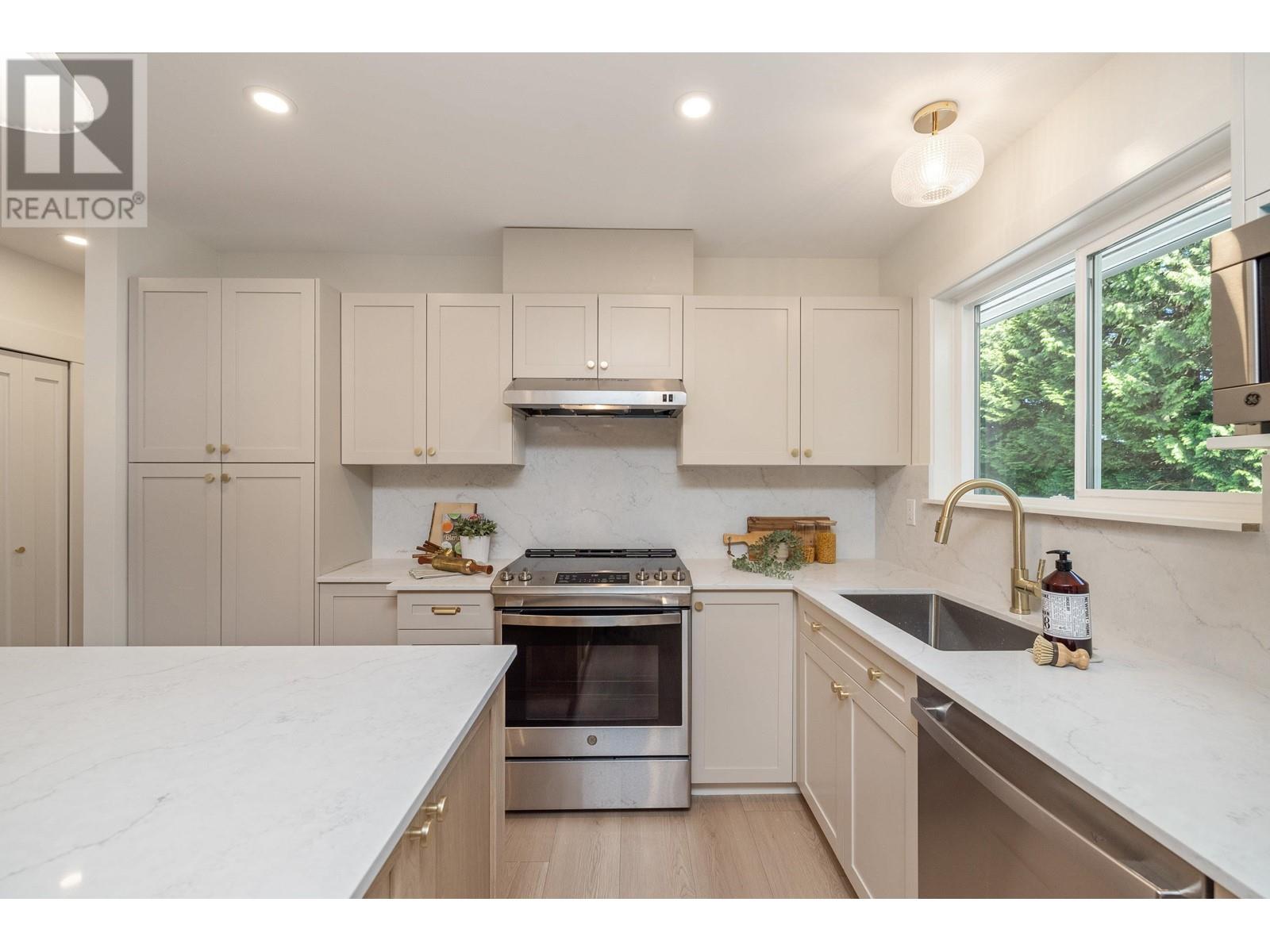 1503 CELESTE CRESCENT, Port Coquitlam real estate listing R3008350