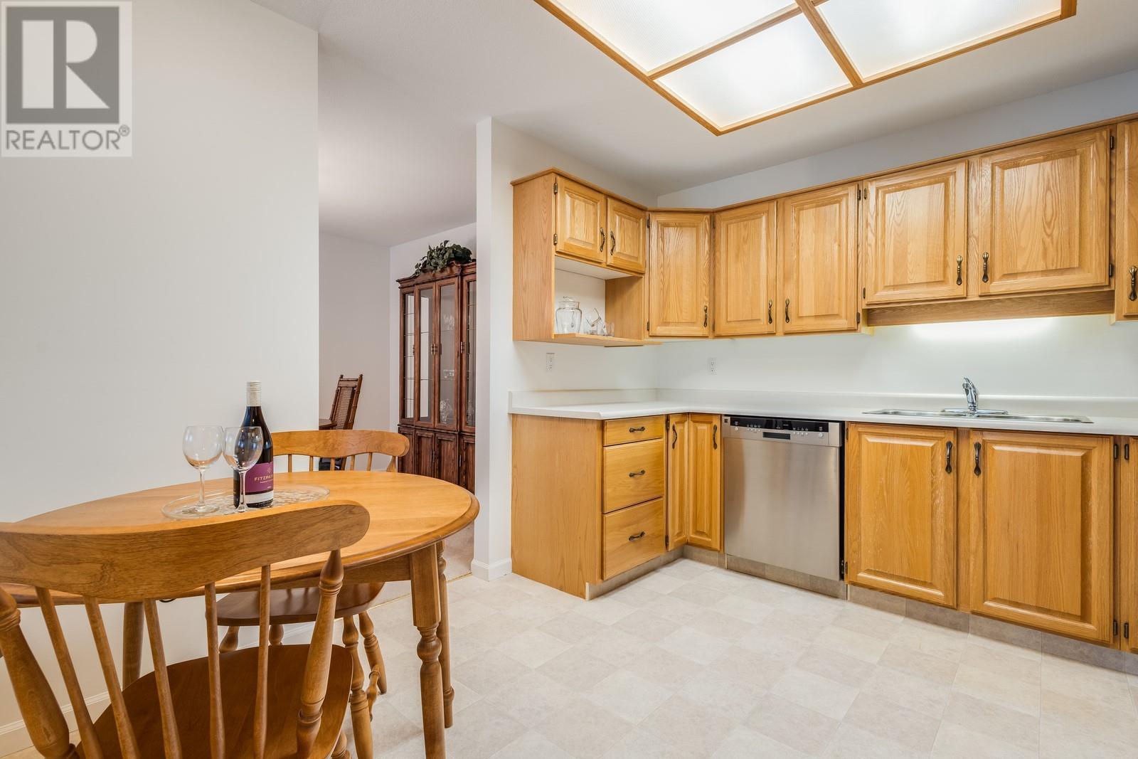 104 945 Lawrence Avenue, Kelowna