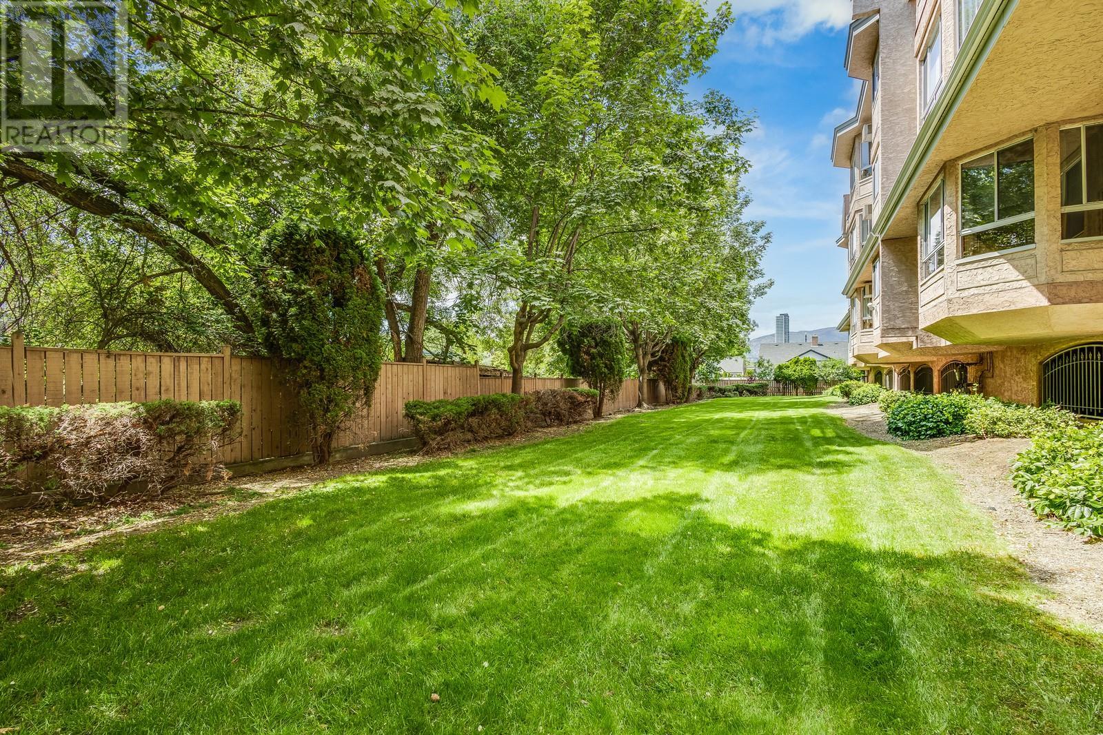 104 945 Lawrence Avenue, Kelowna