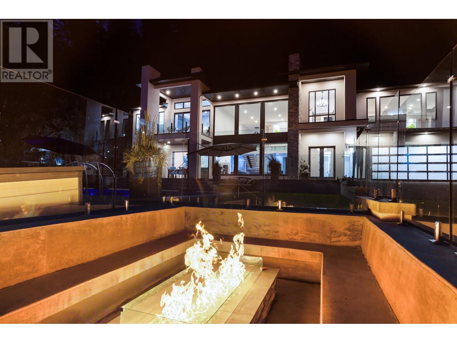  112 Sunset Boulevard, Vernon