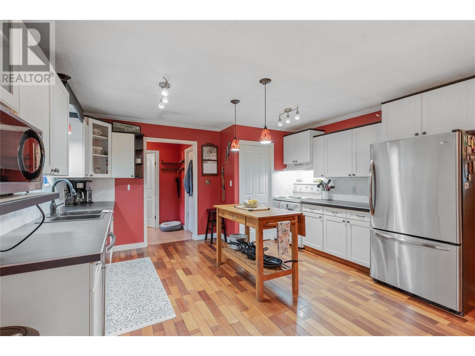 Photo 9 of 3404 Alexis Park Drive, Vernon BC