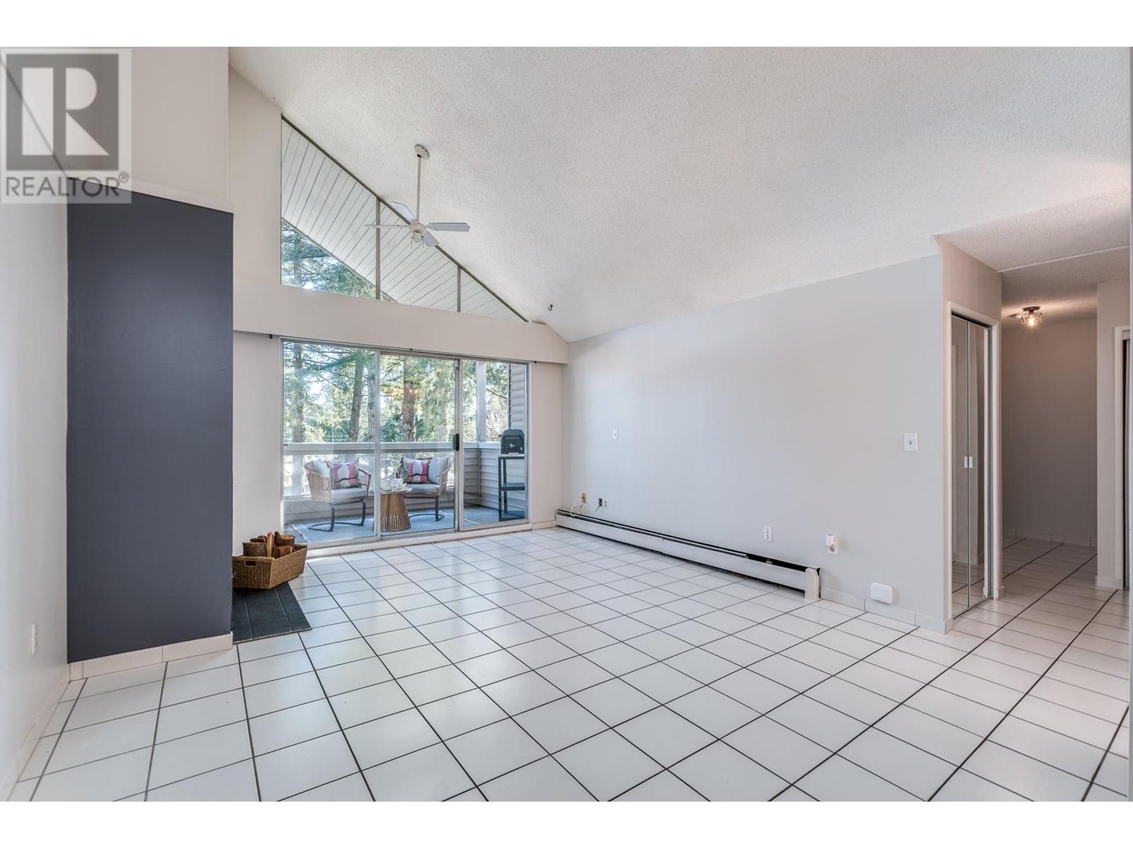 Photo 4 of 302 932 Robinson Street, Coquitlam BC