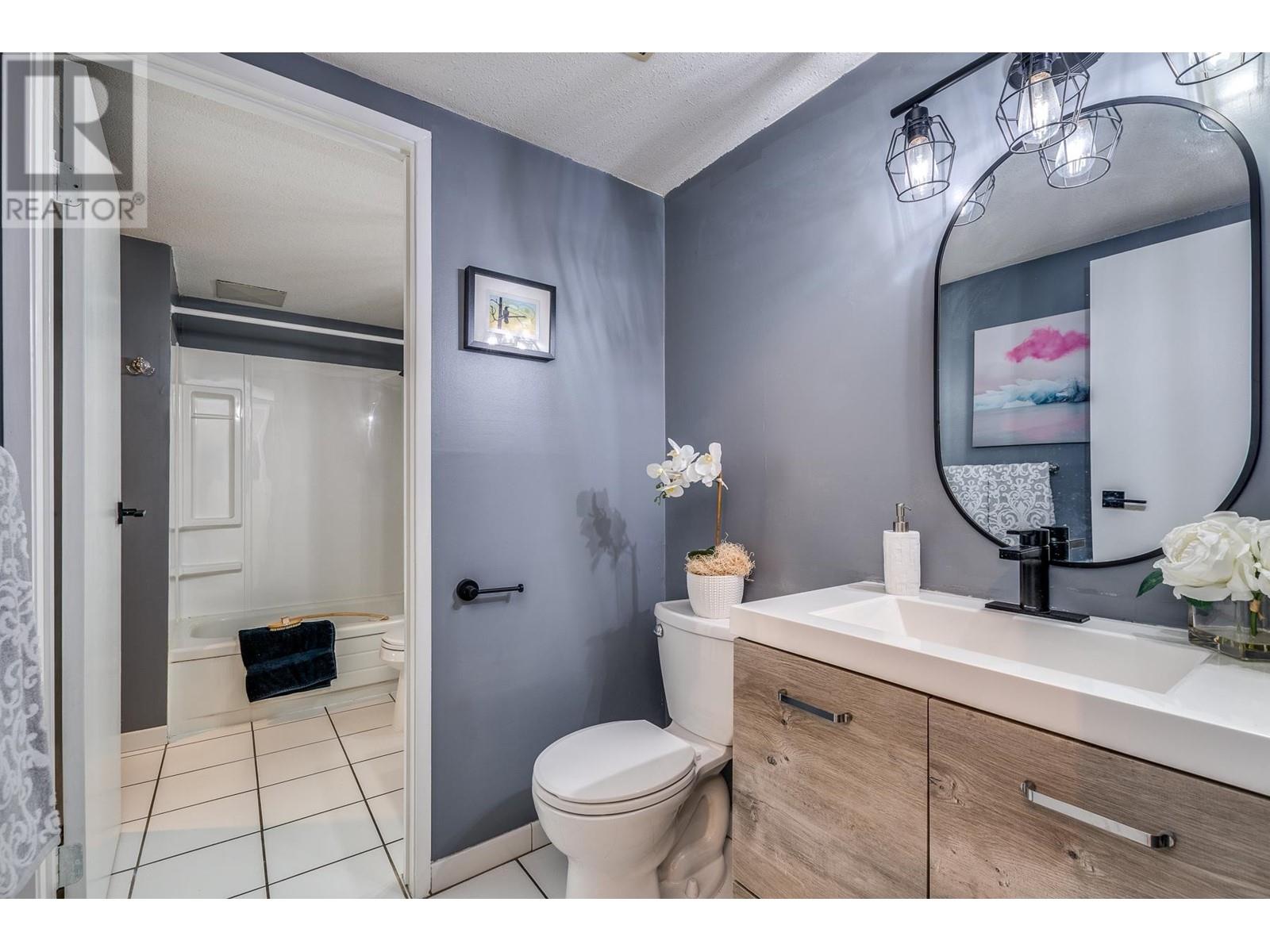 Photo 23 of 302 932 Robinson Street, Coquitlam BC
