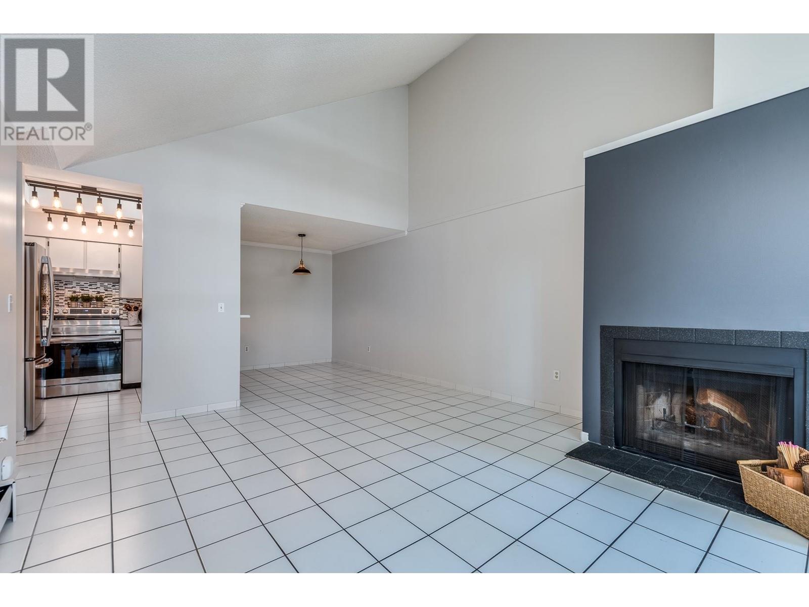 Photo 6 of 302 932 Robinson Street, Coquitlam BC