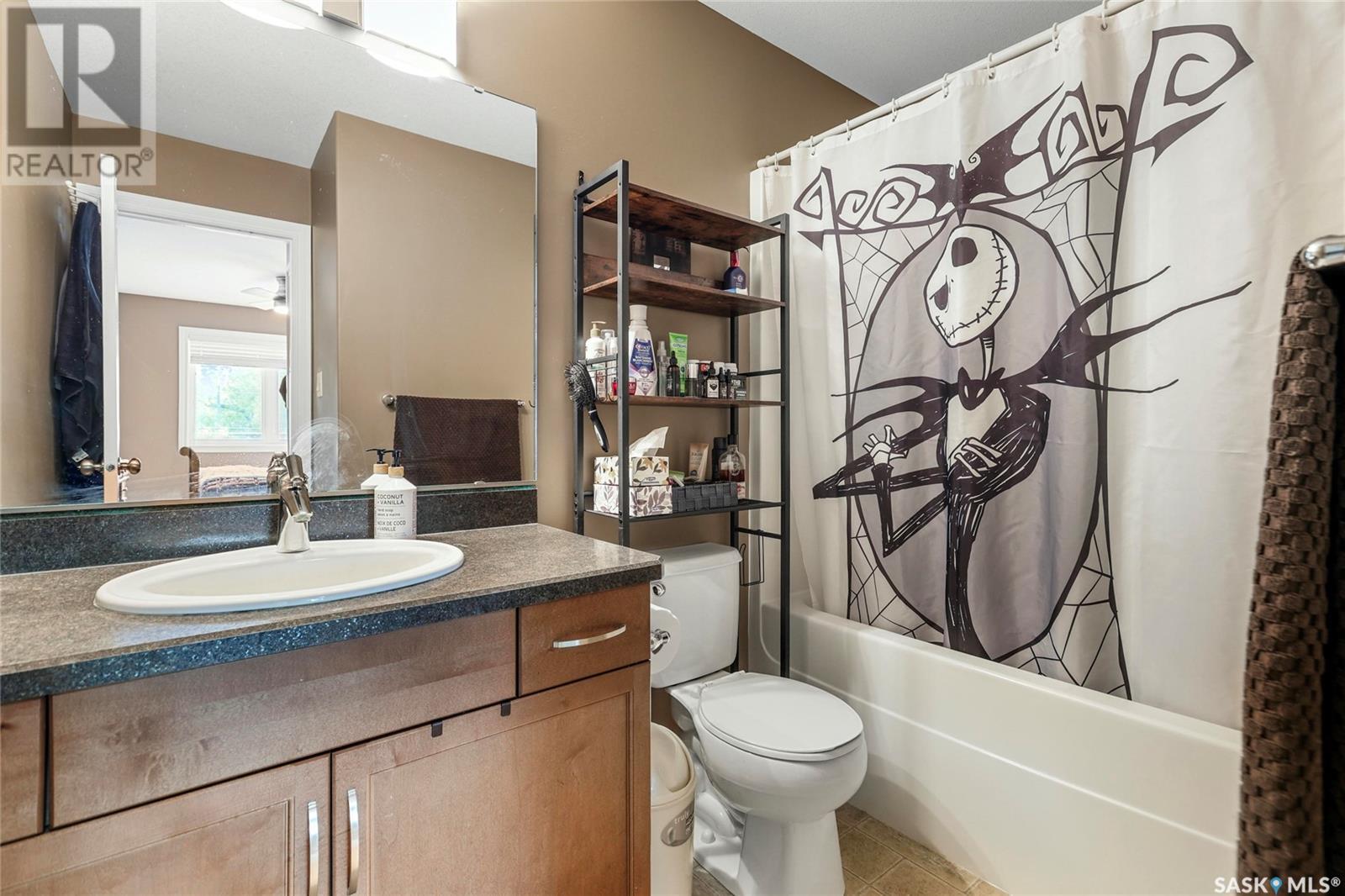 Single Family House 2 Level for Sale in  Connaught STREET Regina 