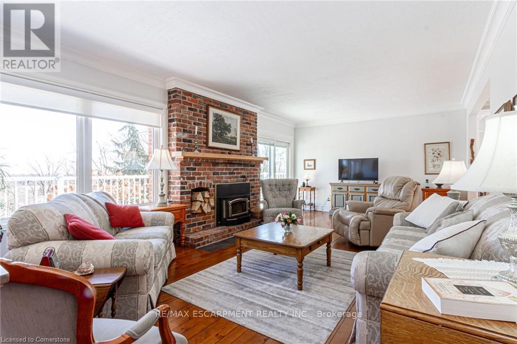 Photo 4 of 5086 Walkers Line, Burlington ON