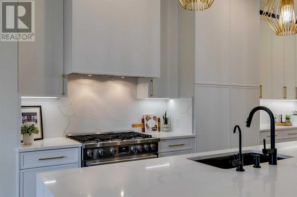 Single Family House for Sale in   Avenue NW Parkdale Calgary 