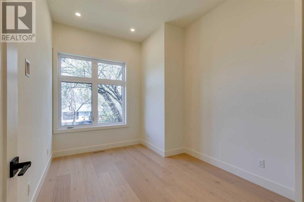 Single Family House for Sale in   Avenue NW Parkdale Calgary 