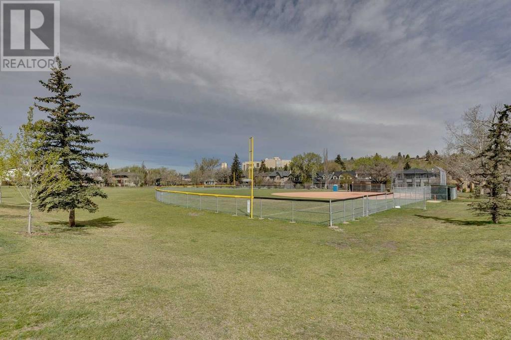 Single Family House for Sale in   Avenue NW Parkdale Calgary 