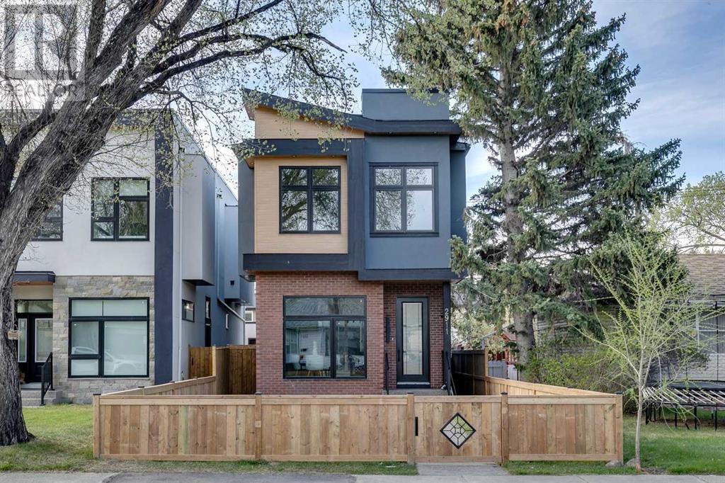 Single Family House for Sale in   Avenue NW Parkdale Calgary 