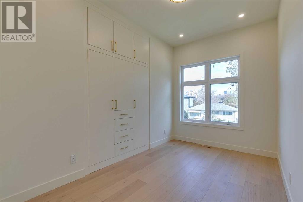 Single Family House for Sale in   Avenue NW Parkdale Calgary 