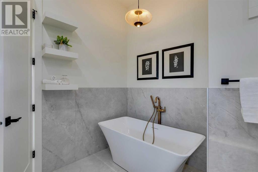Single Family House for Sale in   Avenue NW Parkdale Calgary 