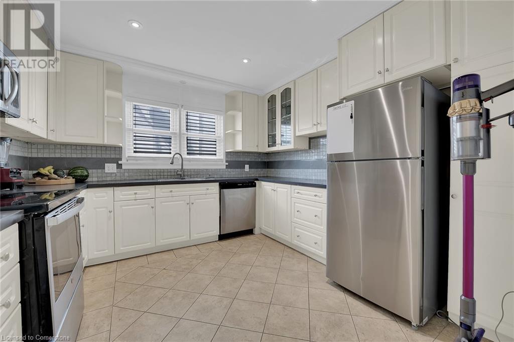 Photo 12 of 70 Concord Avenue Avenue, St Catharines ON