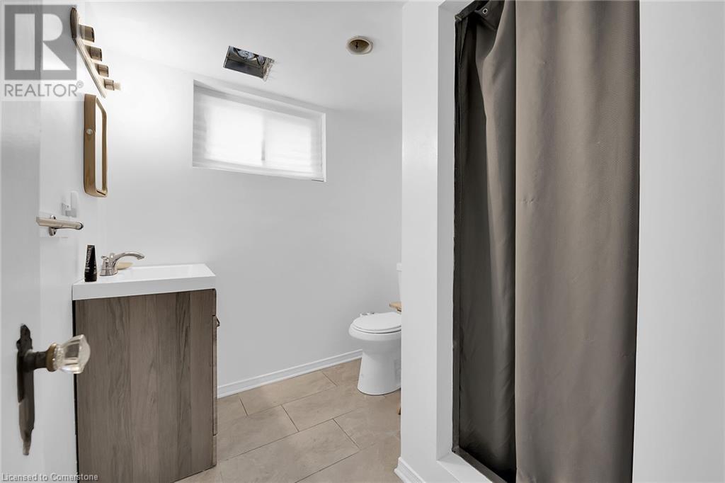 Photo 24 of 70 Concord Avenue Avenue, St Catharines ON