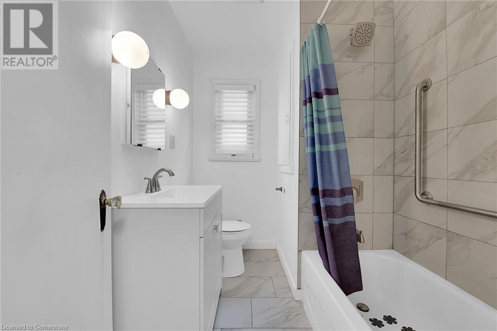 Photo 15 of 70 Concord Avenue Avenue, St Catharines ON