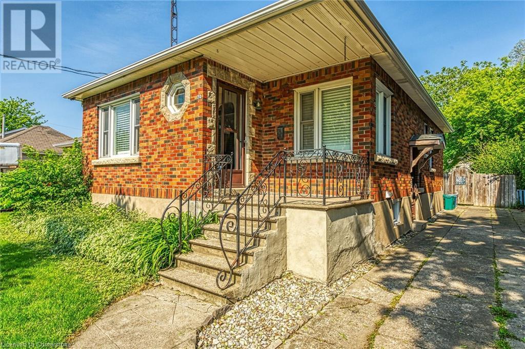 Photo 3 of 70 Concord Avenue Avenue, St Catharines ON