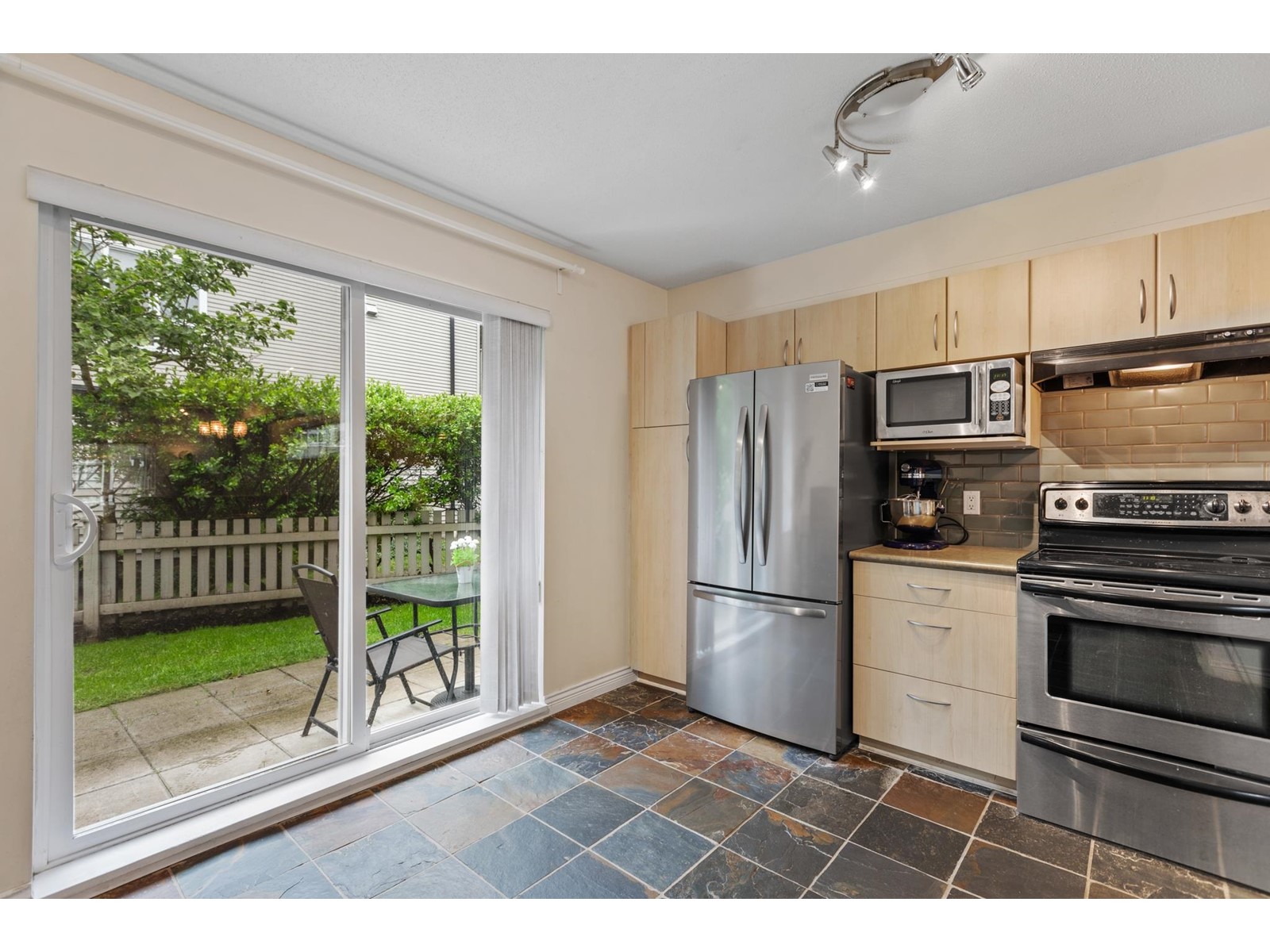 Photo 10 of 86 6747 203 Street, Langley BC
