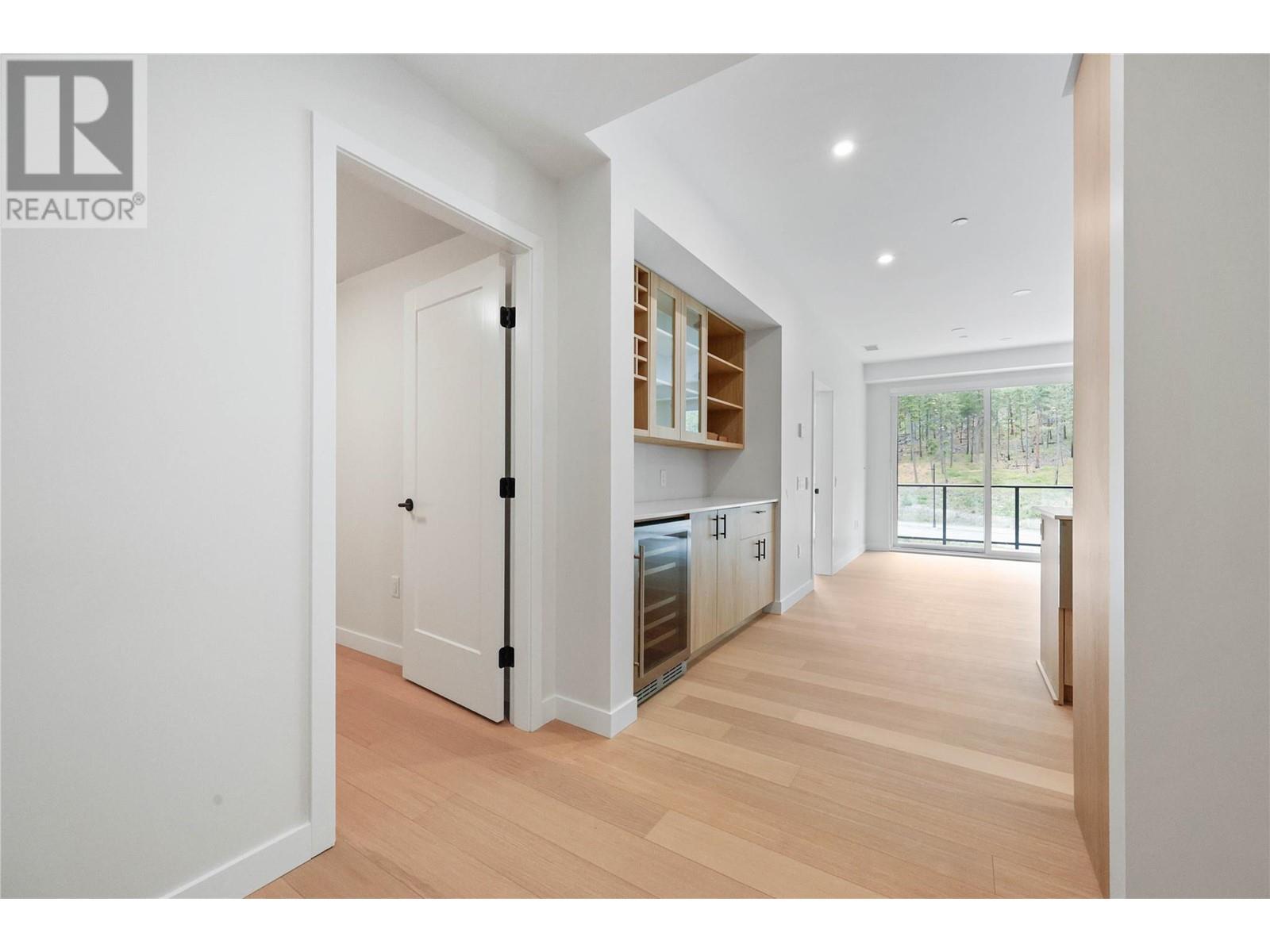 404 9654 Benchland Drive, Lake Country