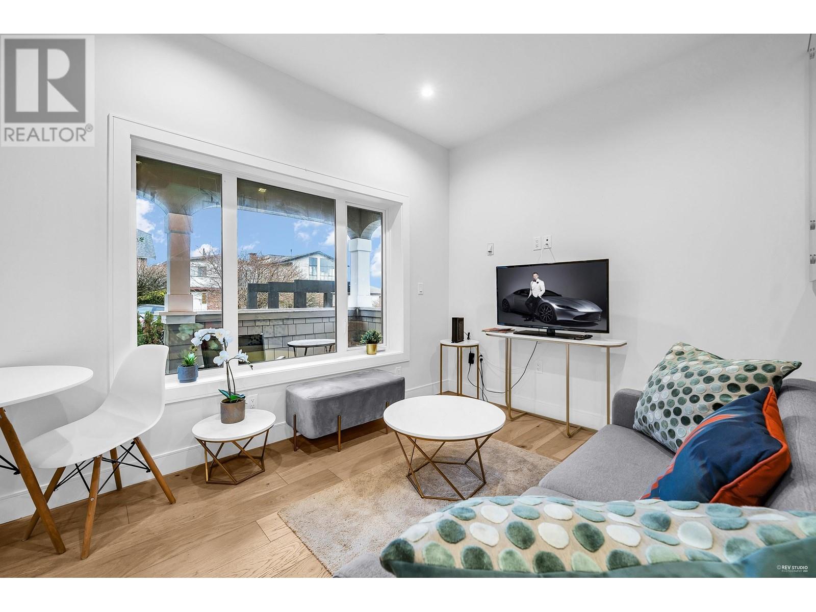 Photo 12 of 3433 Dundas Street, Vancouver BC