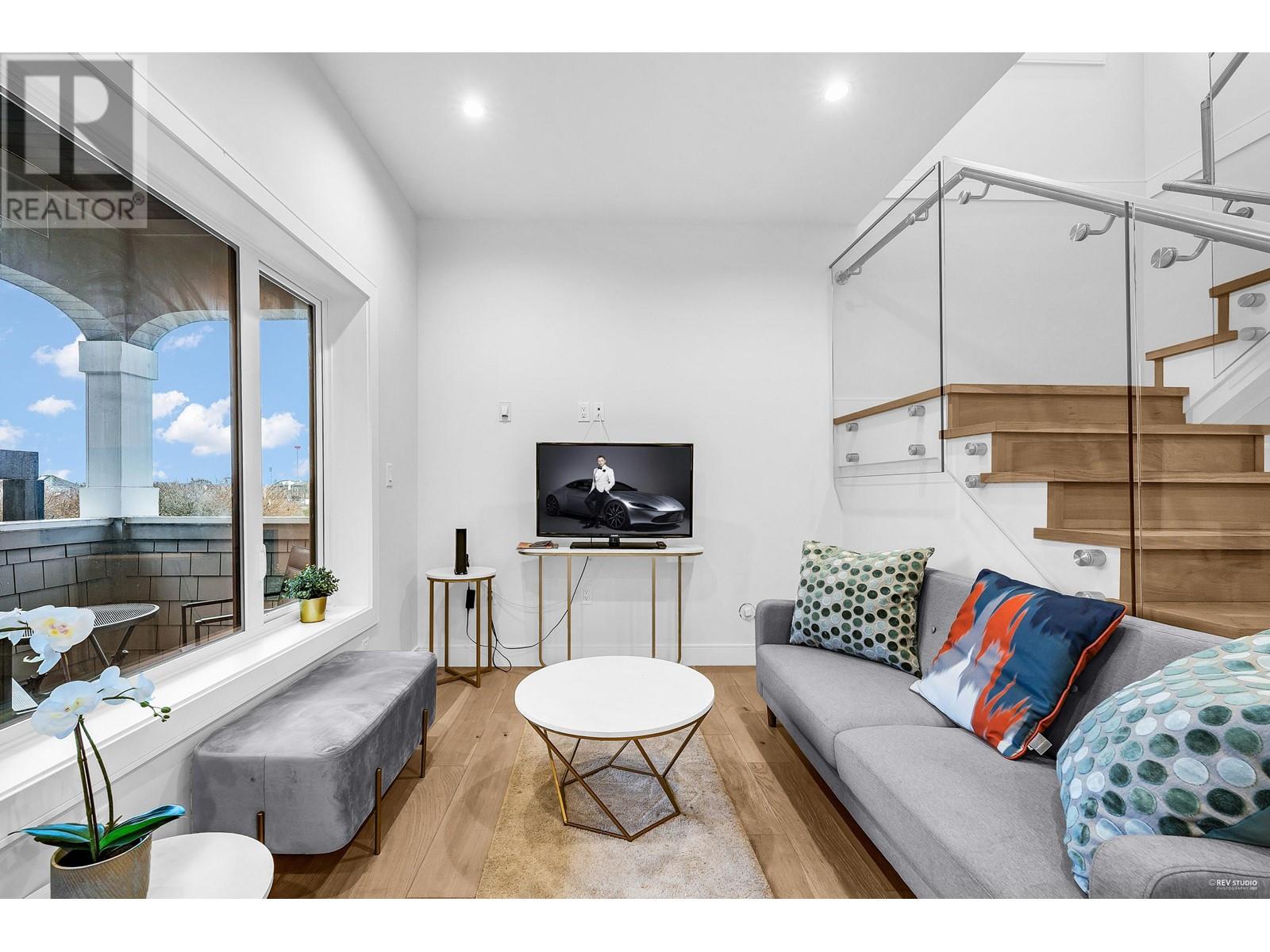 Photo 13 of 3433 Dundas Street, Vancouver BC