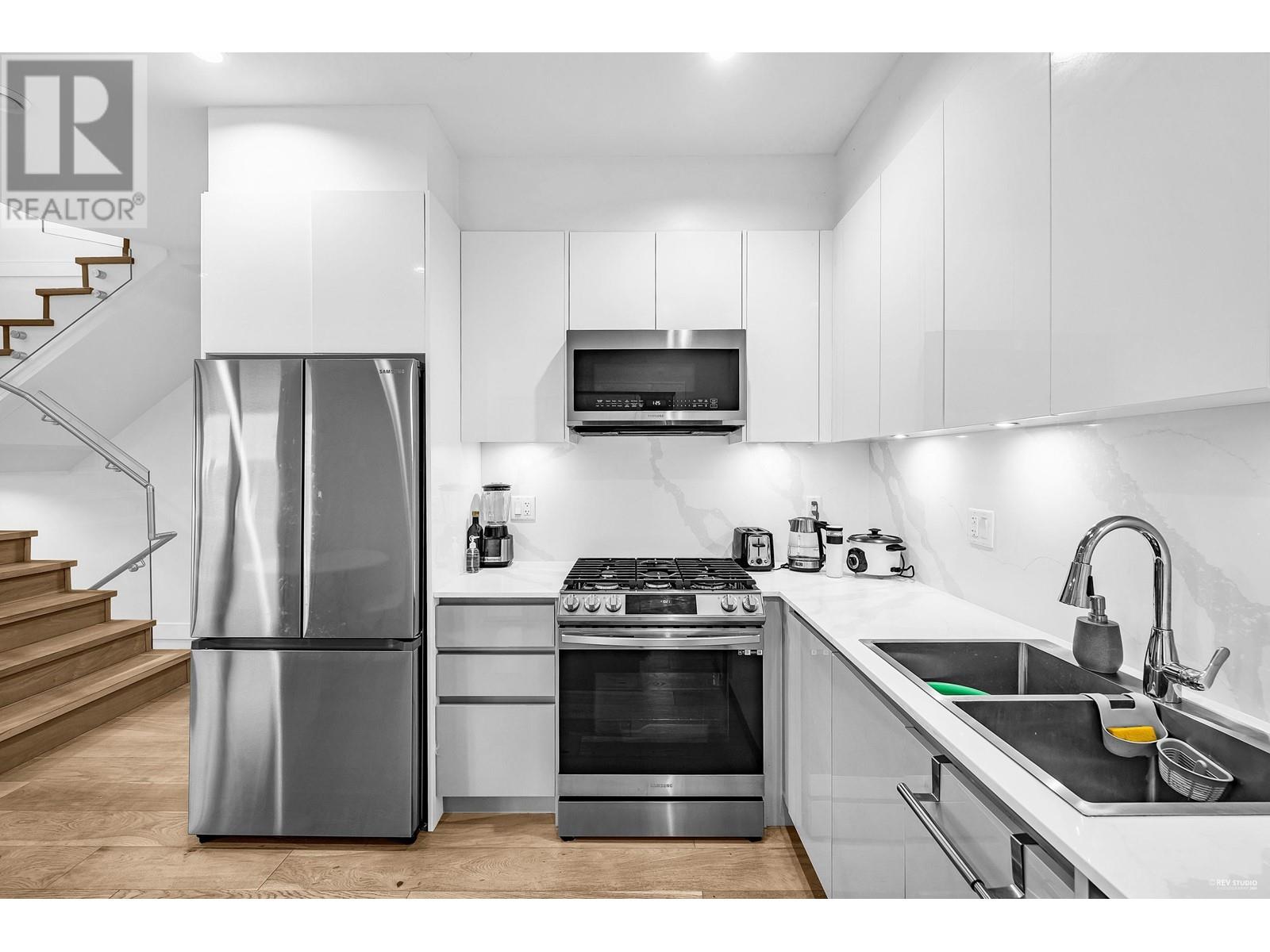 Photo 19 of 3433 Dundas Street, Vancouver BC