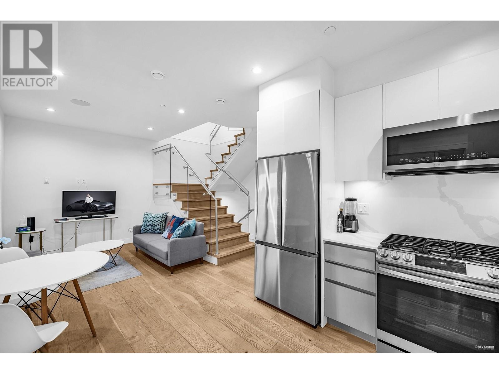 Photo 20 of 3433 Dundas Street, Vancouver BC