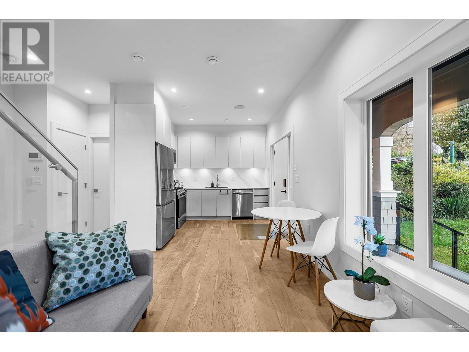 Photo 5 of 3433 Dundas Street, Vancouver BC