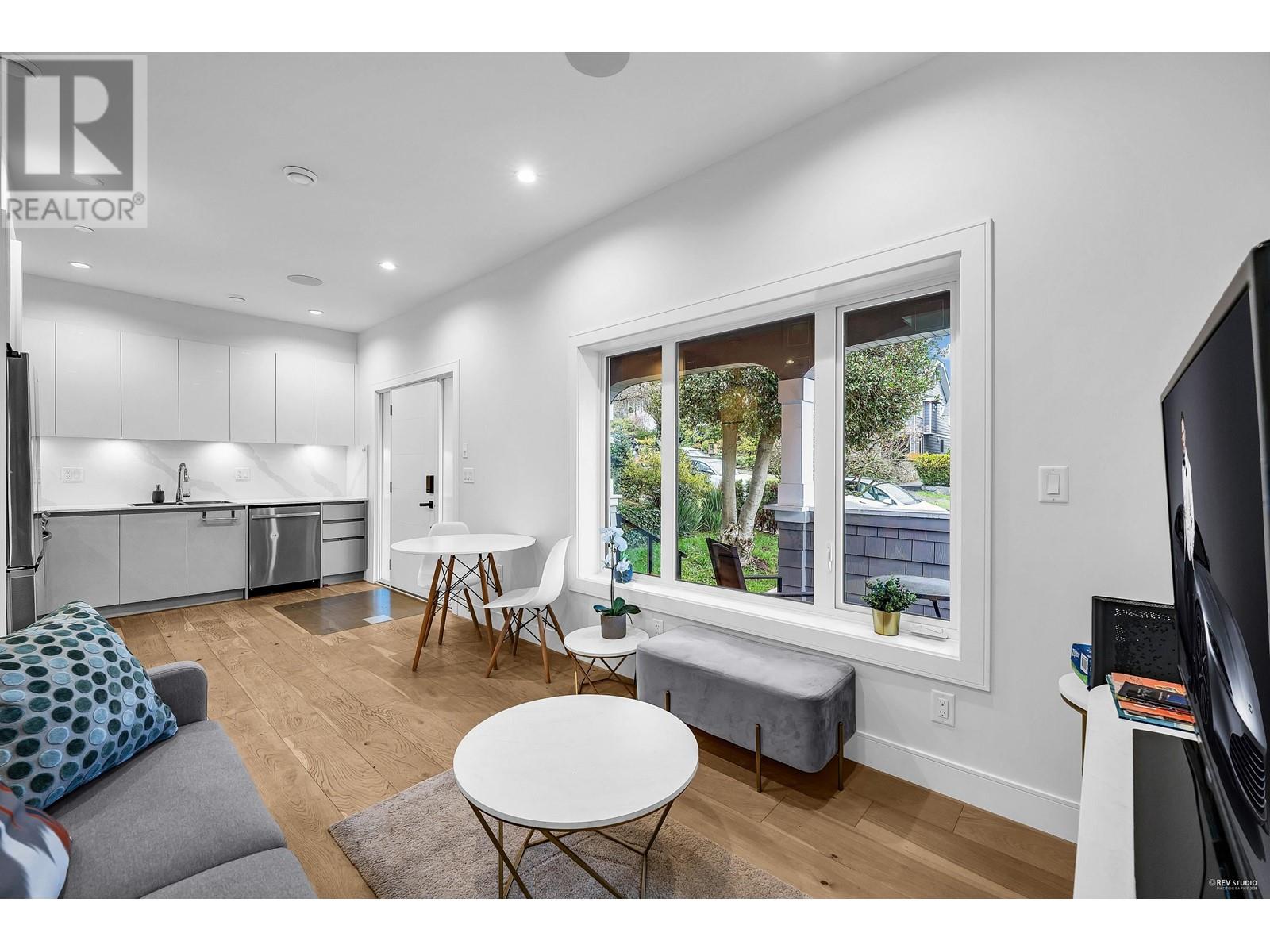 Photo 6 of 3433 Dundas Street, Vancouver BC