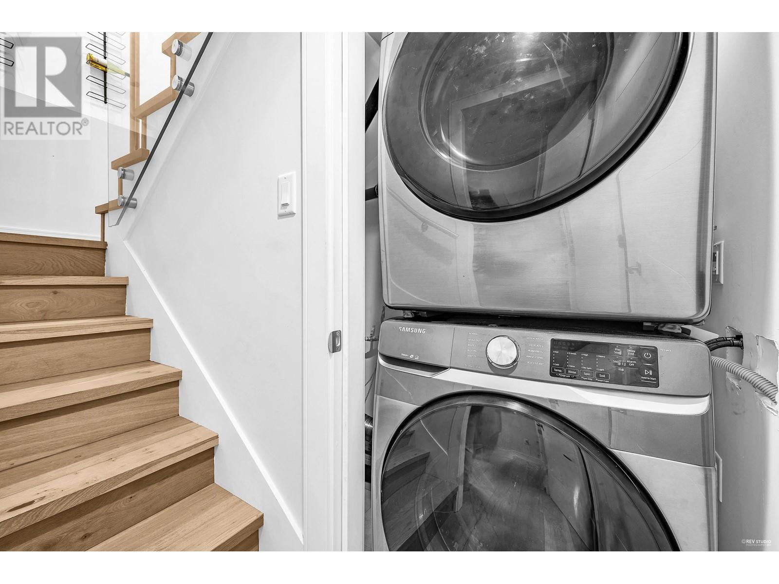 Photo 8 of 3433 Dundas Street, Vancouver BC