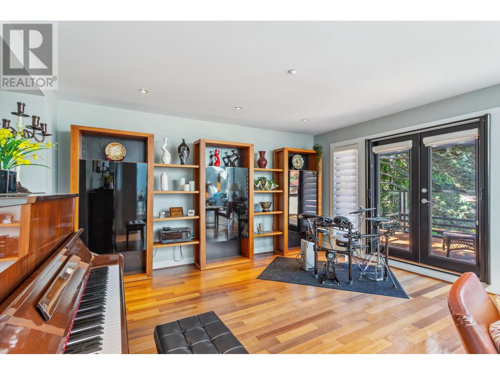 Photo 11 of 4468 W 1st Avenue, Vancouver BC