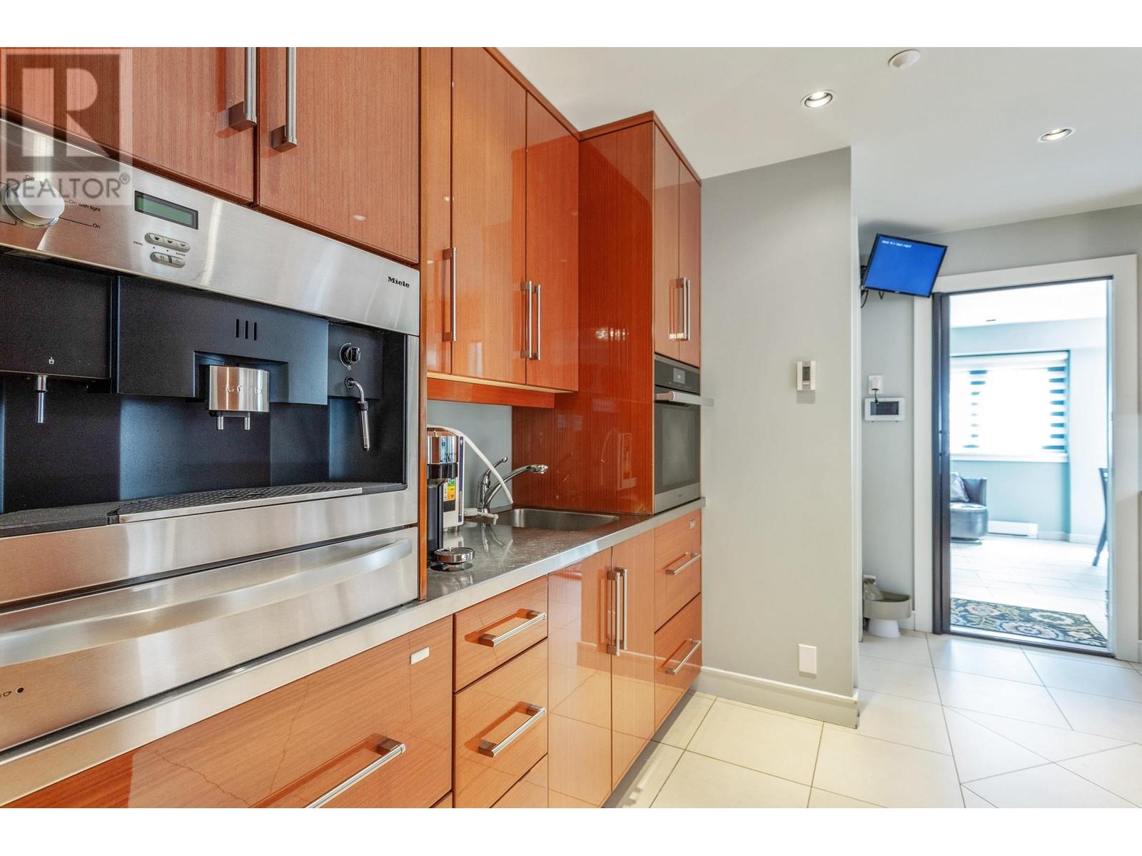 Photo 17 of 4468 W 1st Avenue, Vancouver BC
