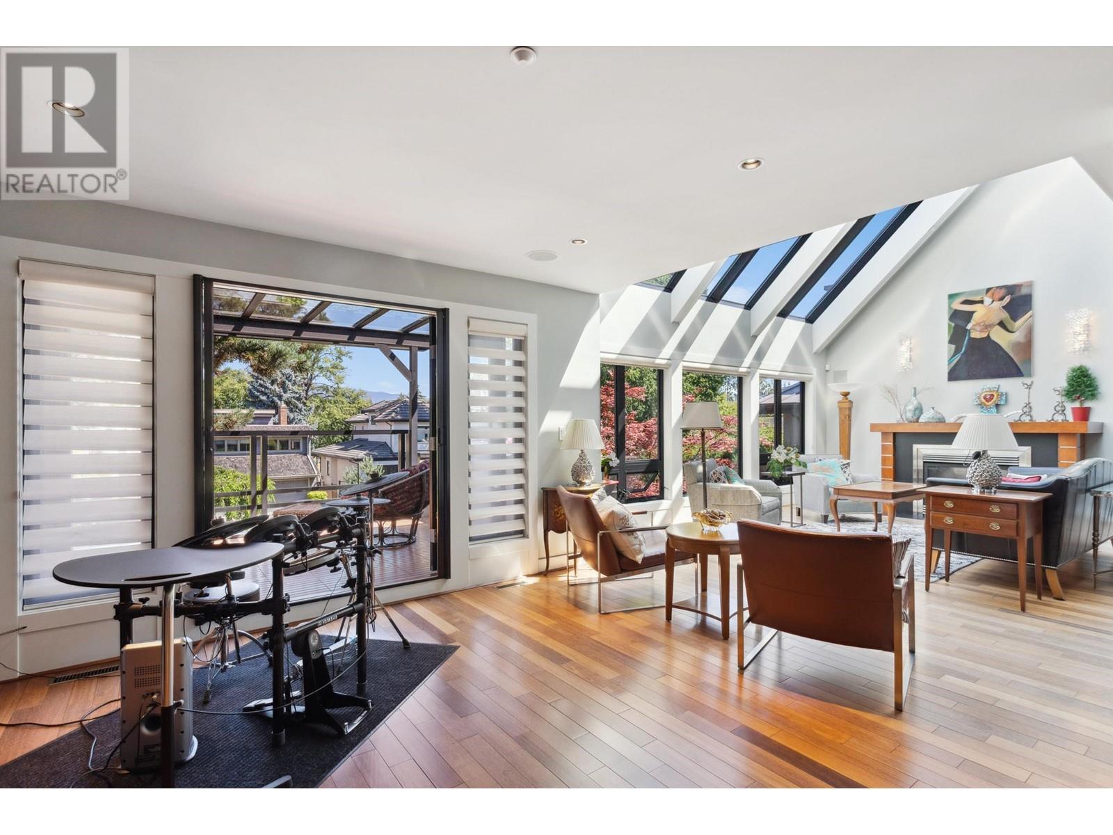 Photo 9 of 4468 W 1st Avenue, Vancouver BC