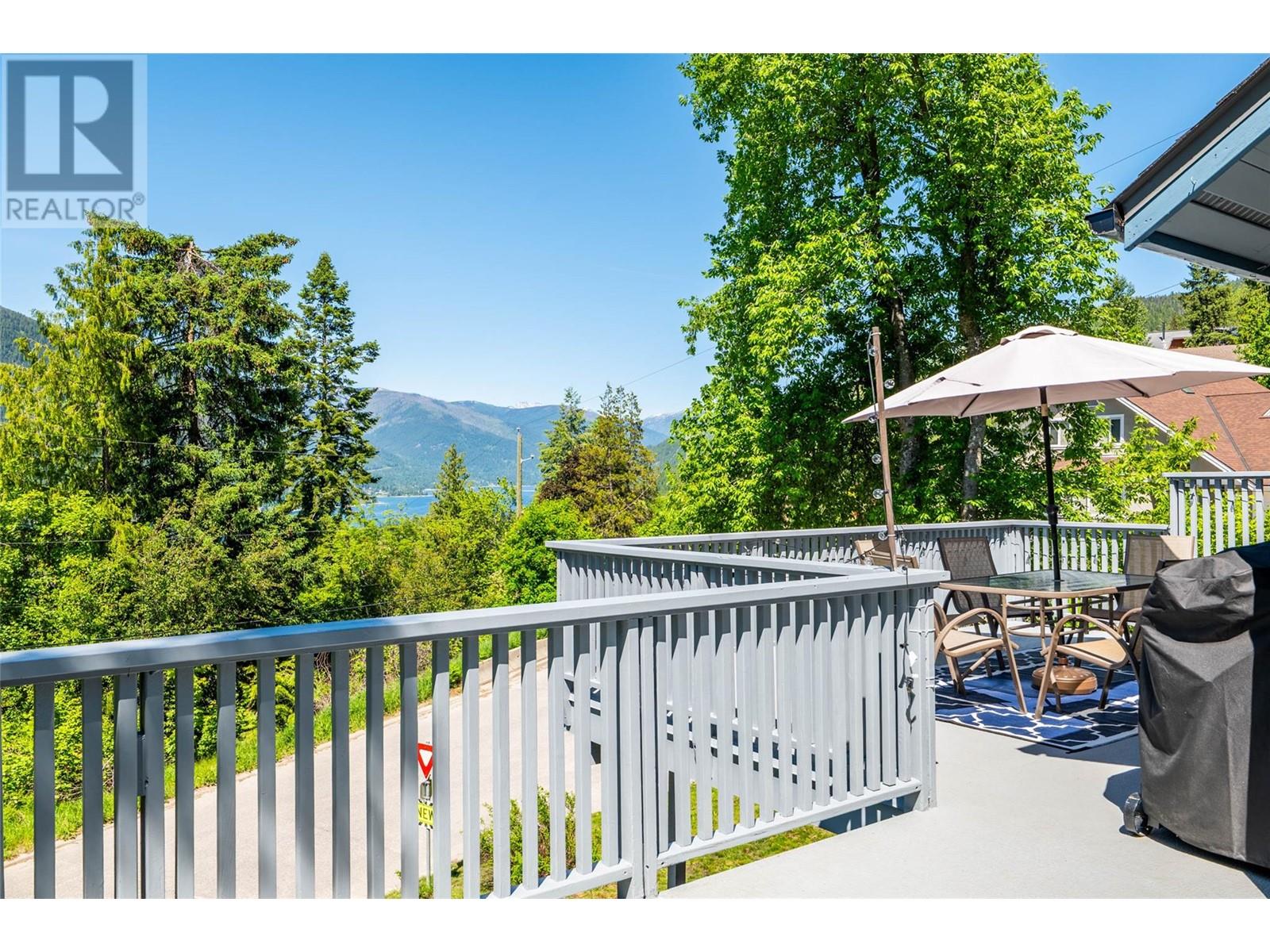 Photo 5 of 194 Trevor Street, Nelson BC